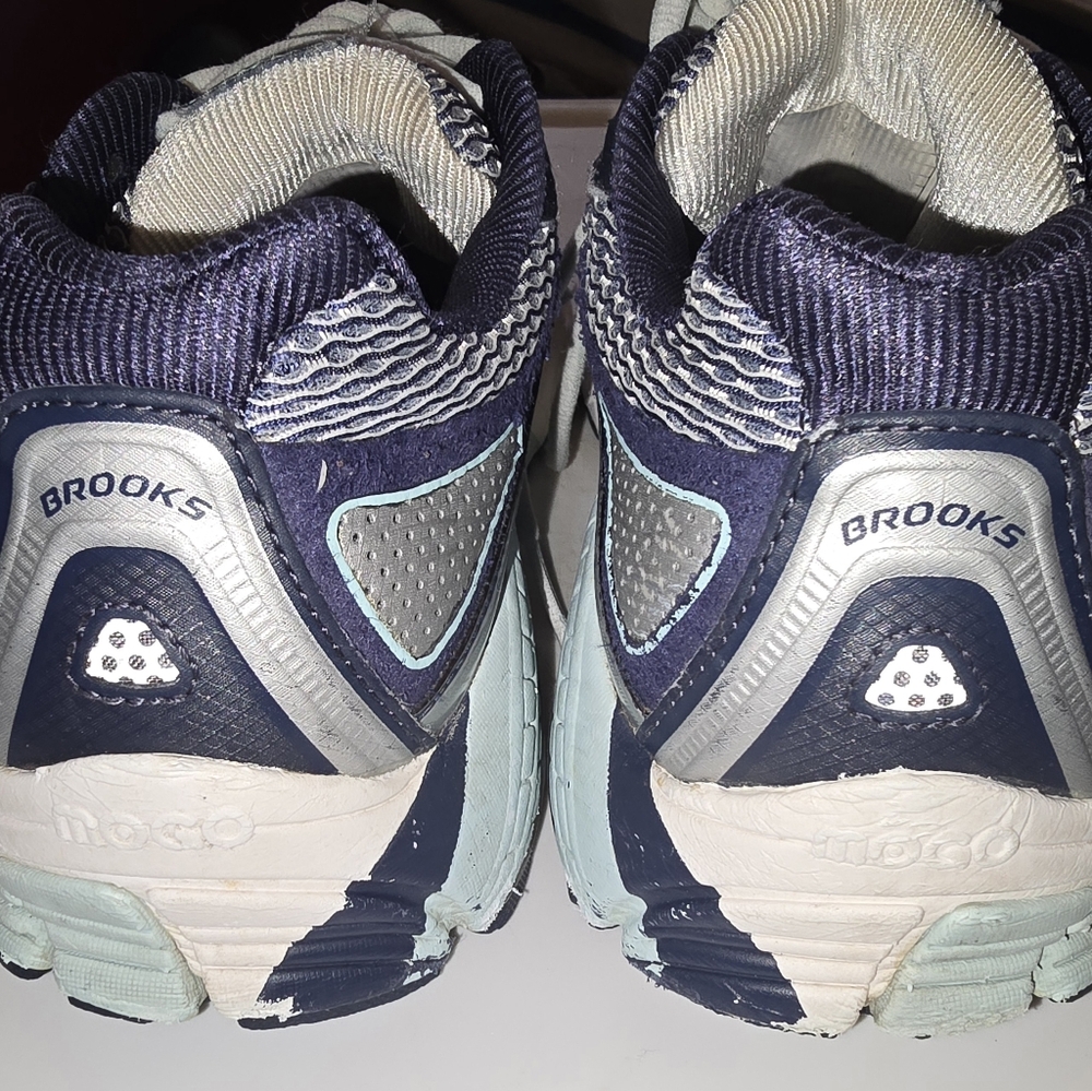 Brooks Navy and White Athletic Shoes Ariel 14 - Picture 3 of 6